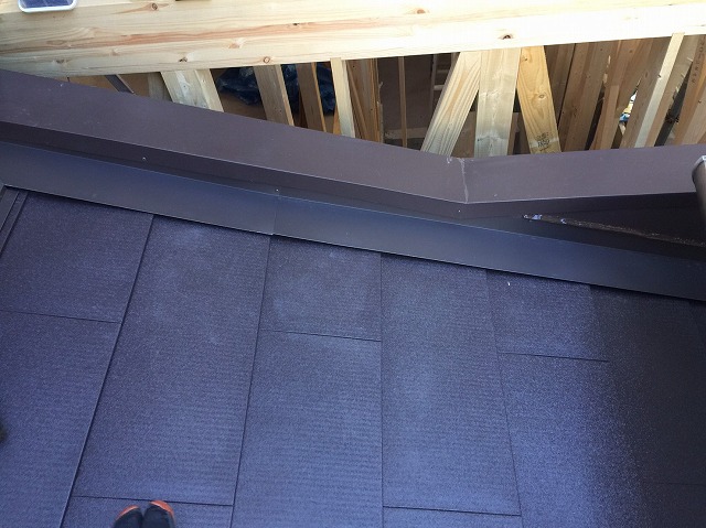 下屋根にガルテクト設置